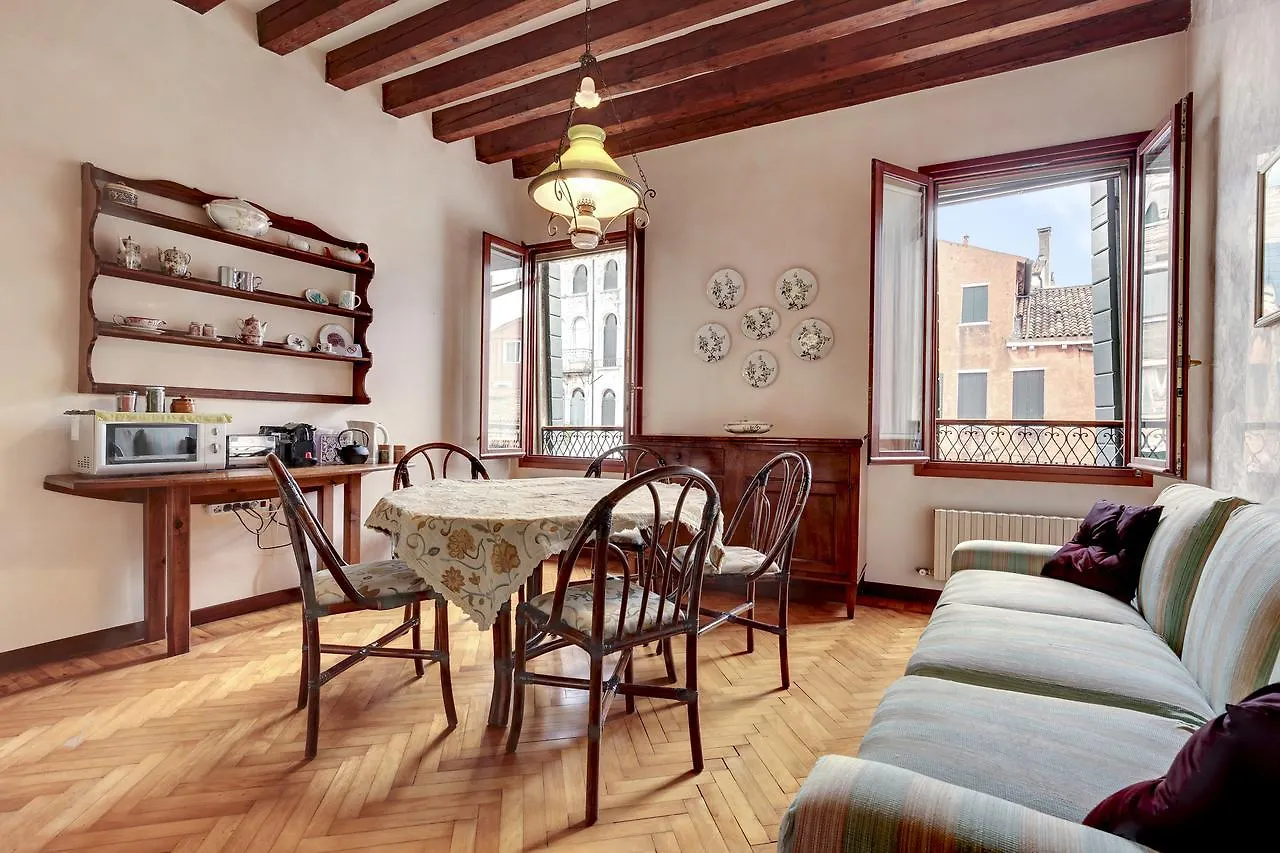 Biennale Apt Balcony Apartment Venice